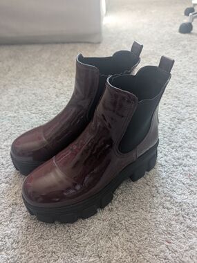 Patent Leather Platform Chelsea Boots - Burgundy
